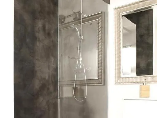 Maison Bacou Cité 1 *